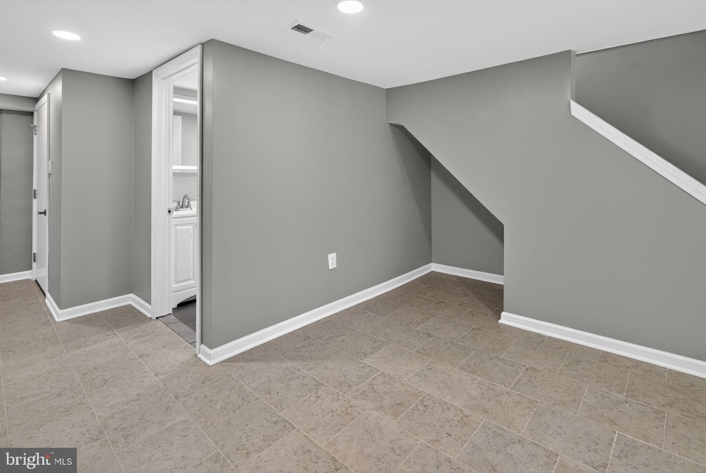938 Marcella Street photo 36