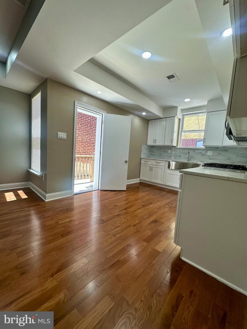 938 Marcella Street photo 6