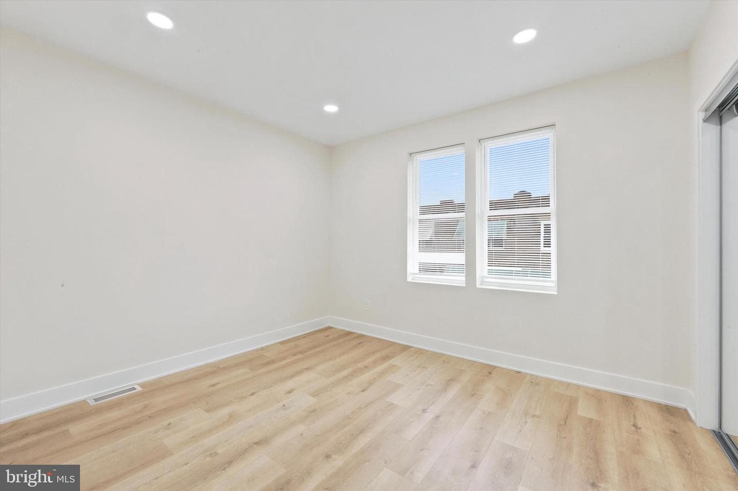 2088 Scattergood Street photo 9