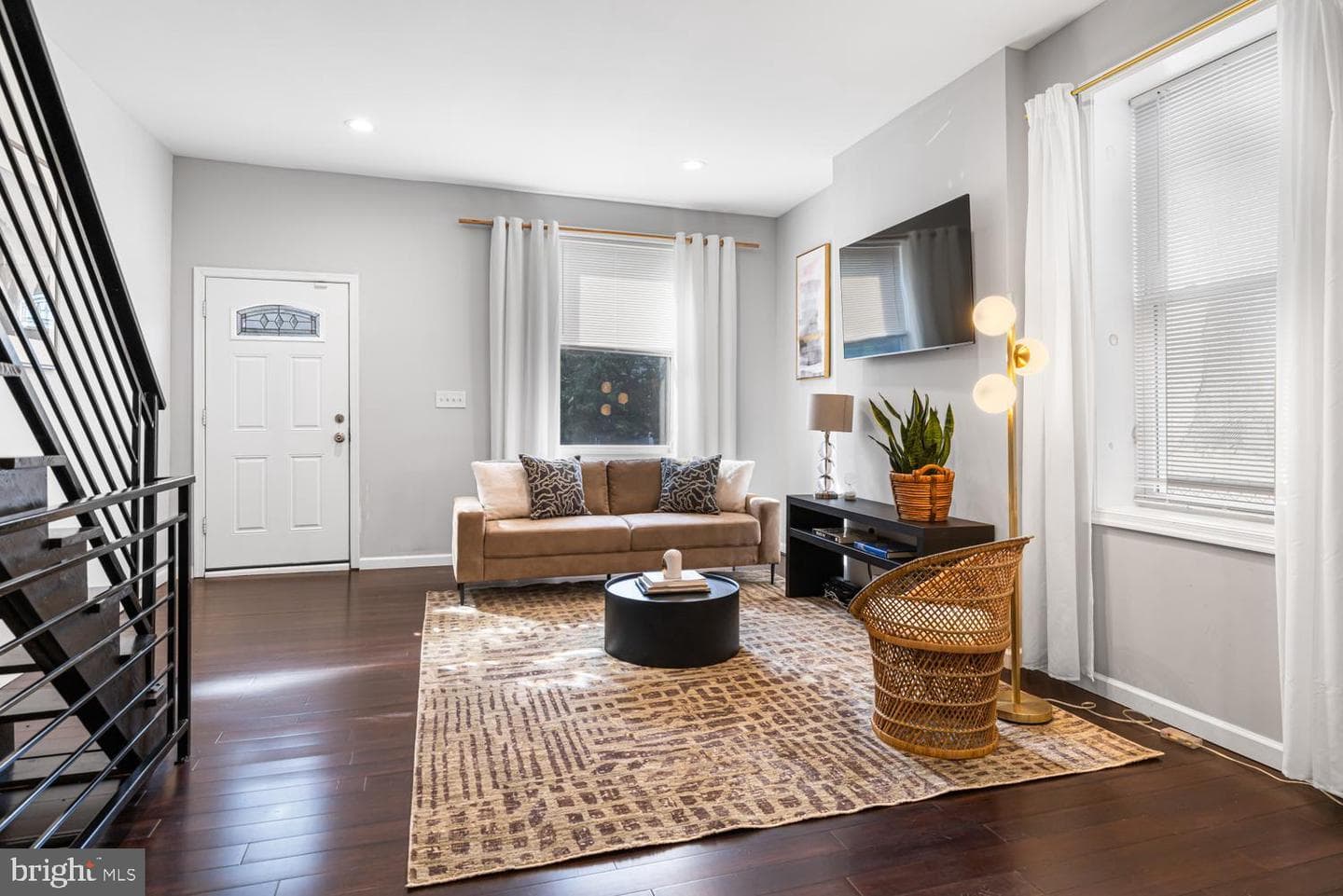 159 E Mayland Street photo 3