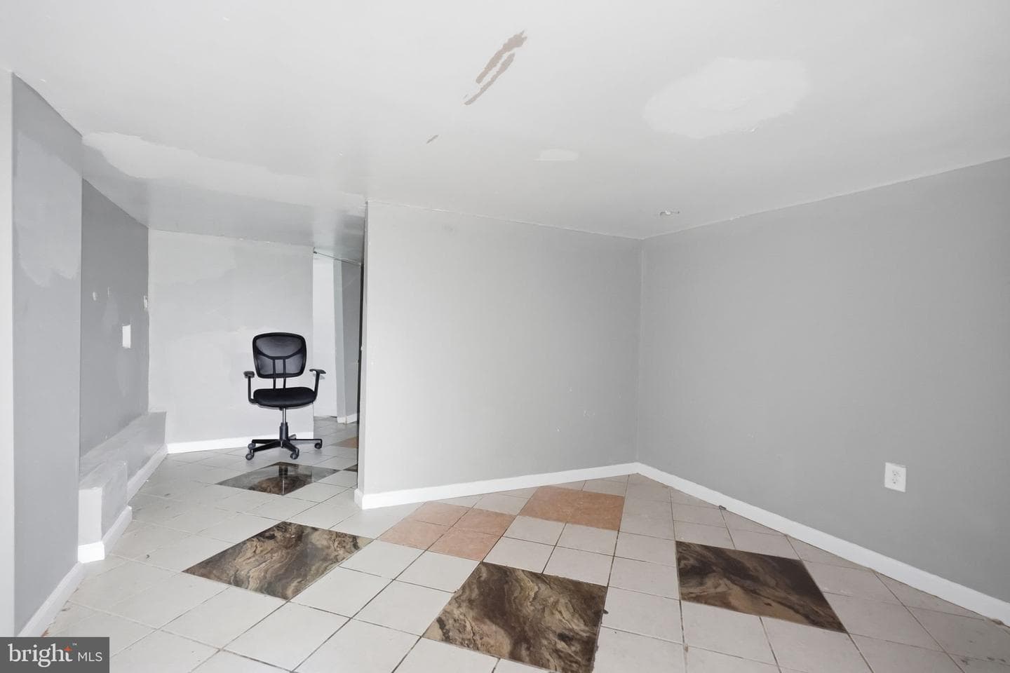 7277 Saybrook Avenue photo 26
