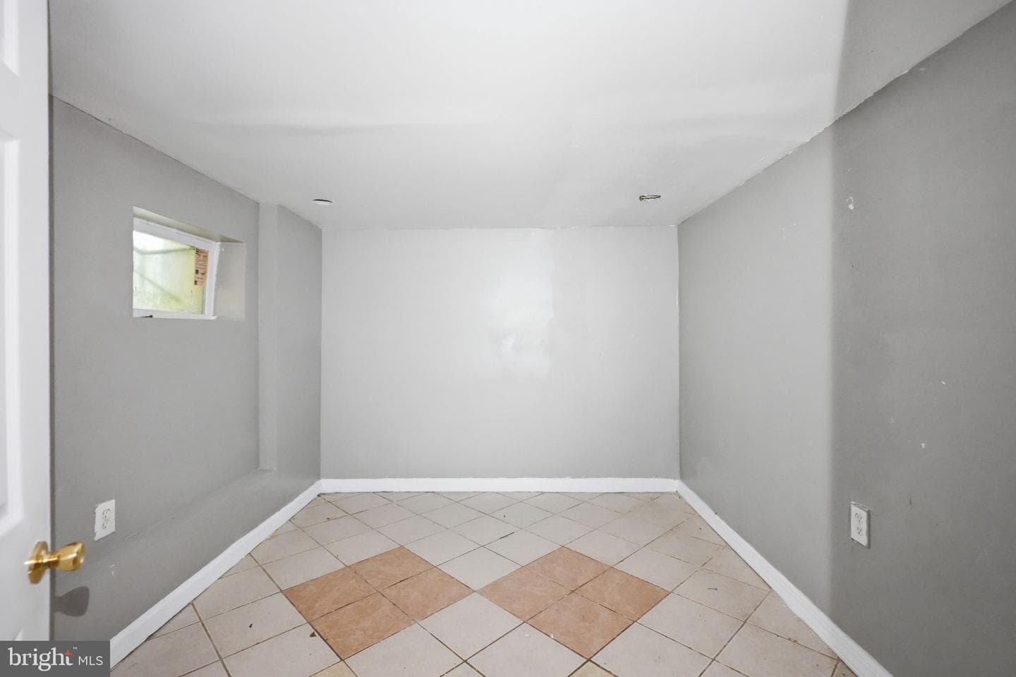 7277 Saybrook Avenue photo 31