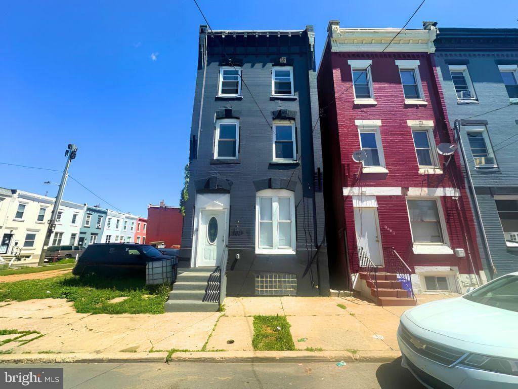 2621 W Montgomery Avenue, Philadelphia