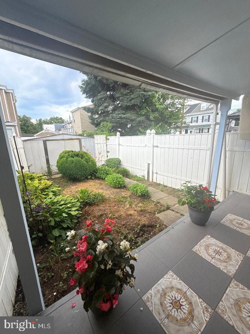 4750 Mercer Street photo 26