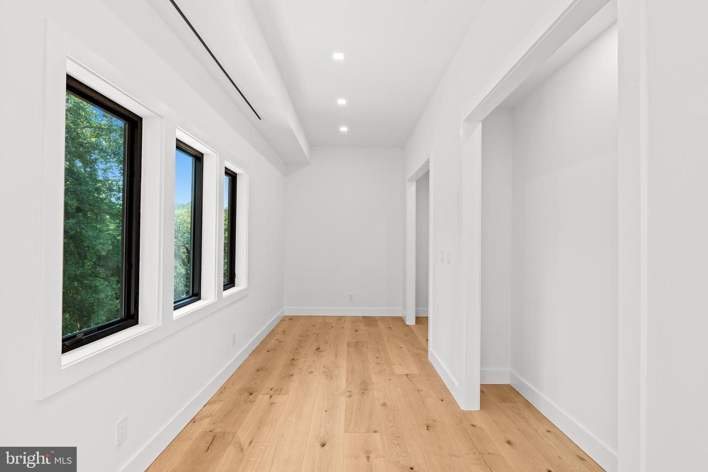 9402 Meadowbrook Avenue photo 38
