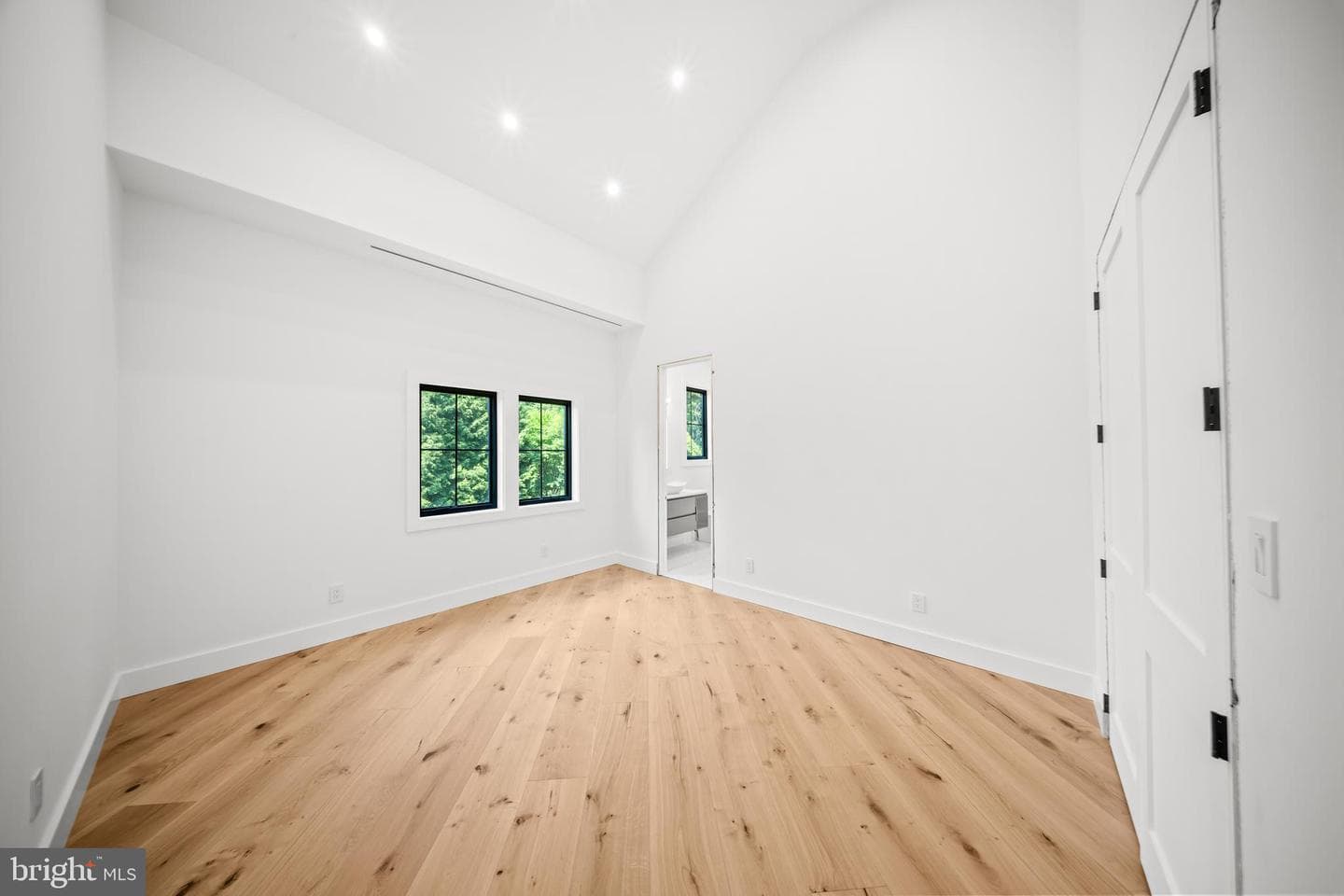 9402 Meadowbrook Avenue photo 44