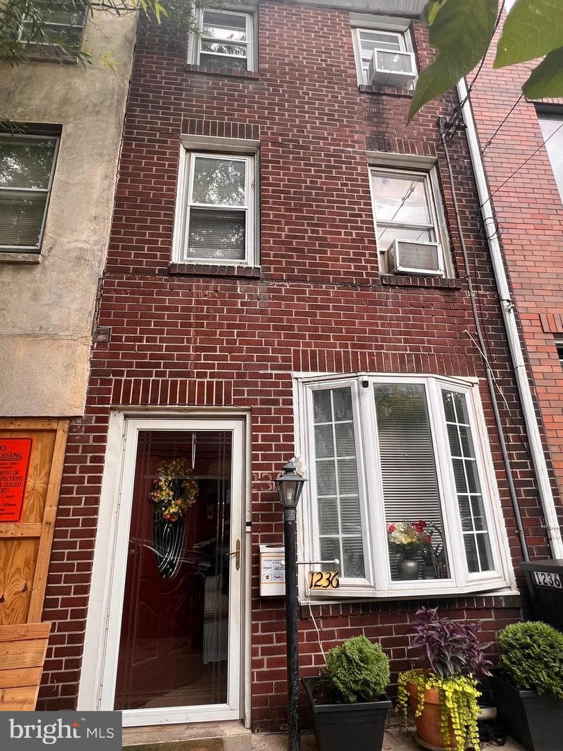 1236 N Howard Street photo 27