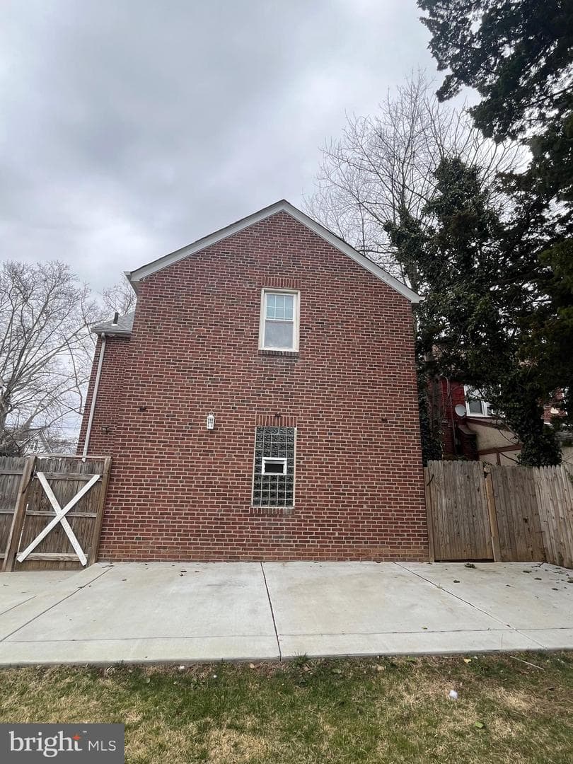 1314 Disston St photo 4