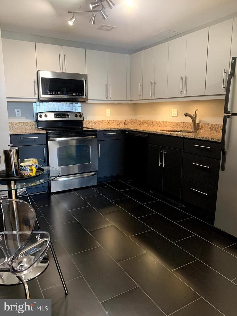 219 S 18th Street #412 photo 6