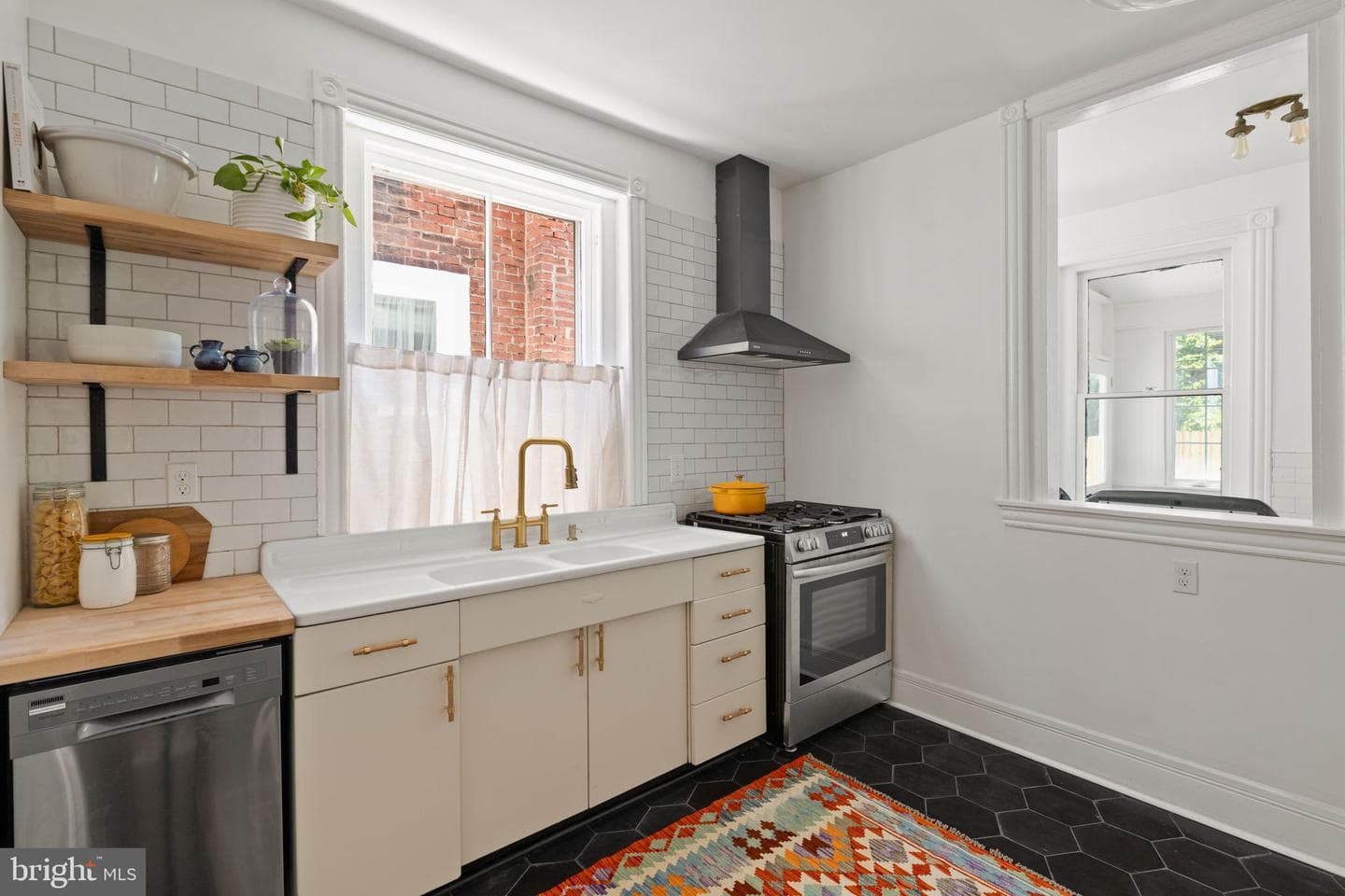 5110 Greene Street photo 17