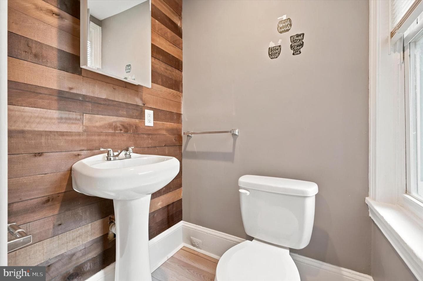 869 Moyer Street photo 5