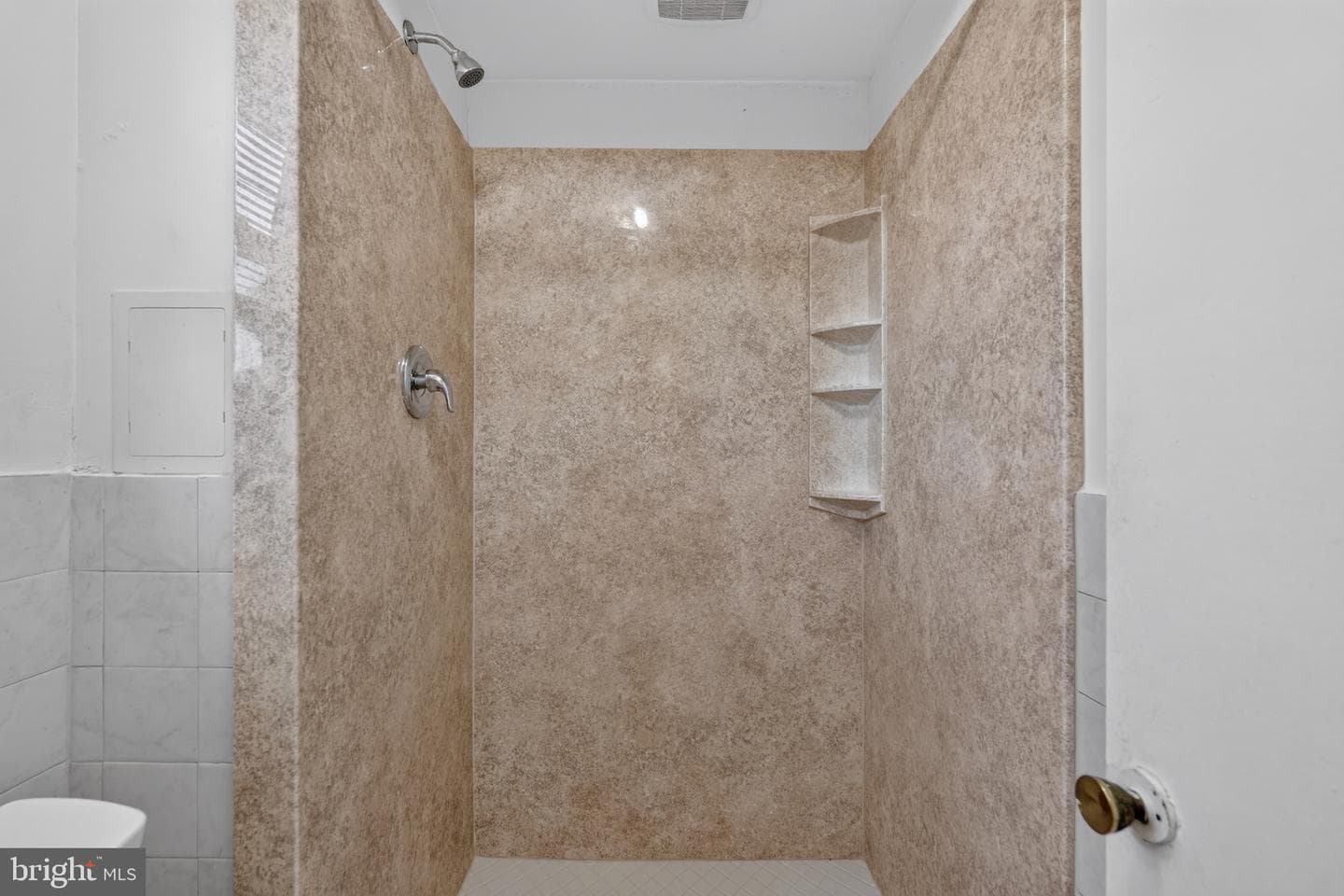 1100 Surrey Road photo 17