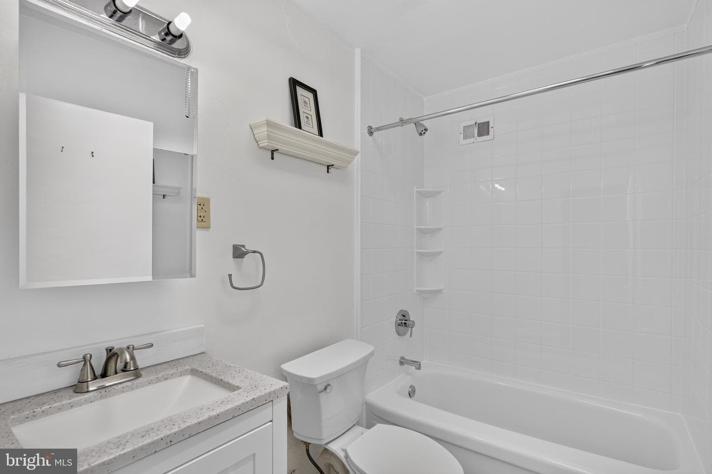 1100 Surrey Road photo 21