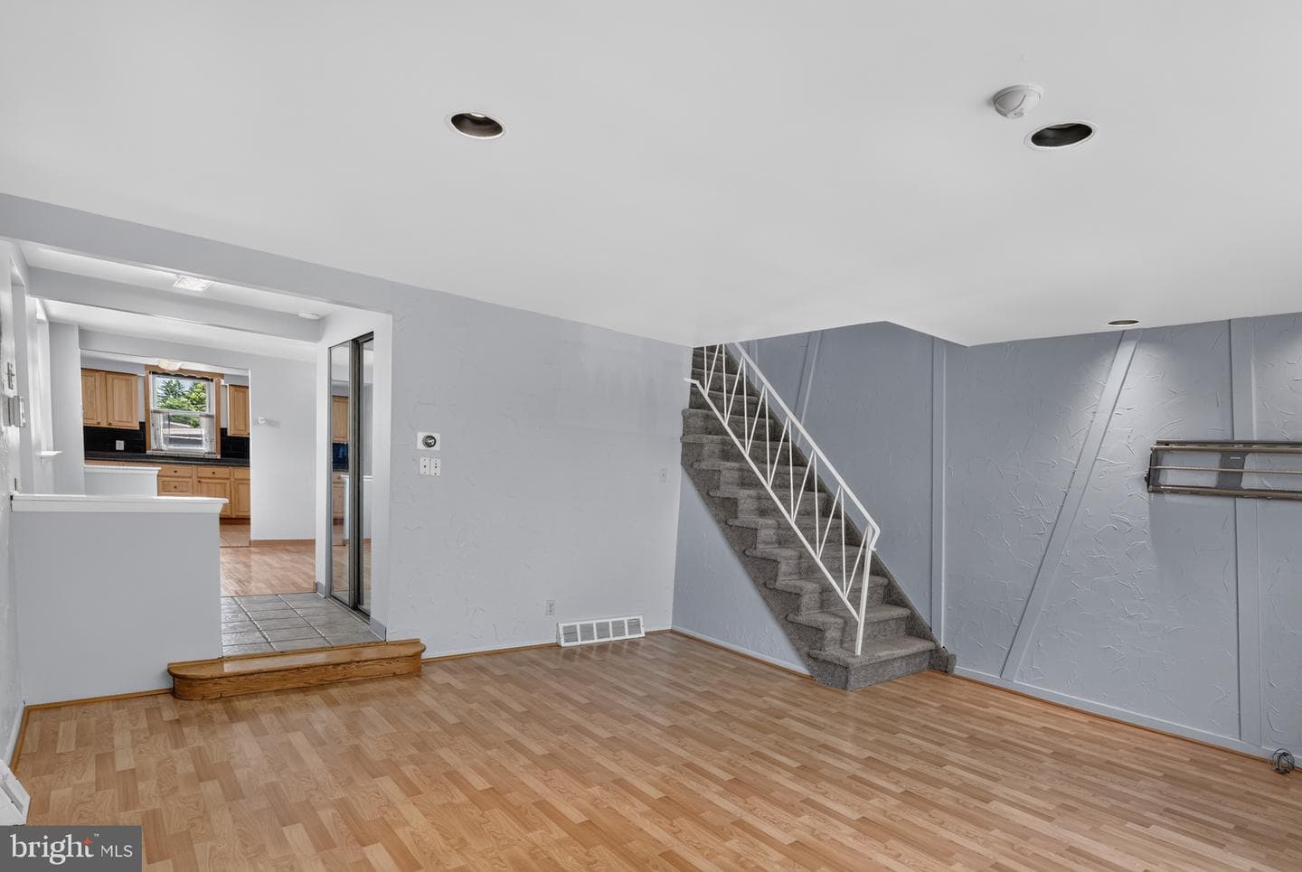 1100 Surrey Road photo 3