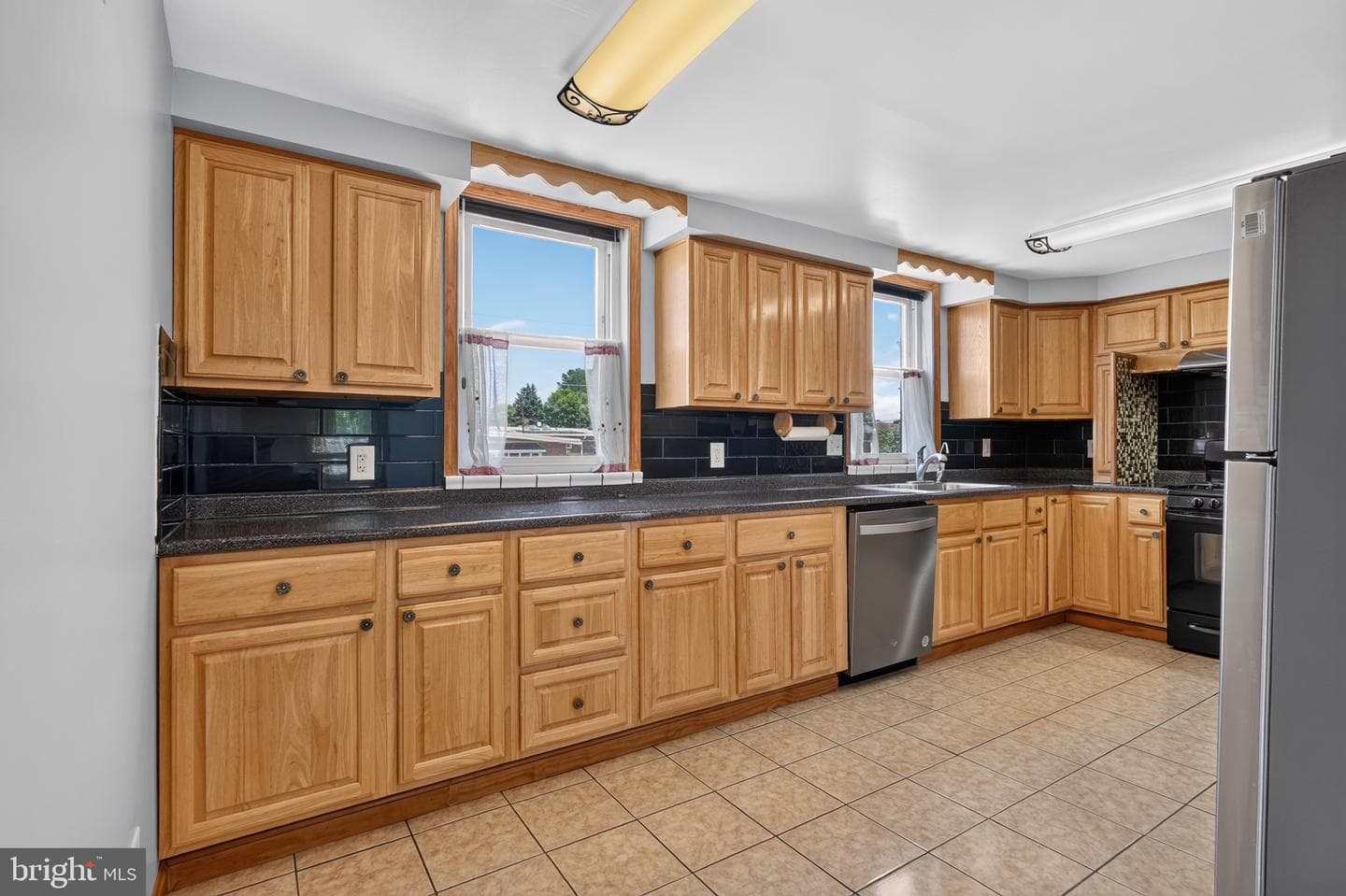 1100 Surrey Road photo 9
