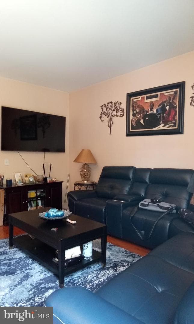 2541 Pickwick St photo 11