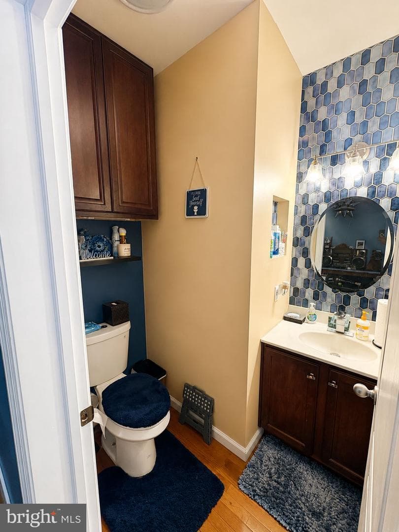 2541 Pickwick St photo 17