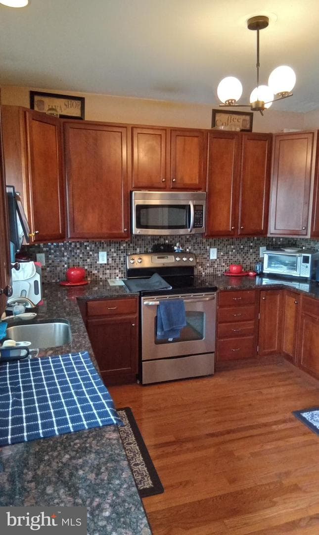 2541 Pickwick St photo 25