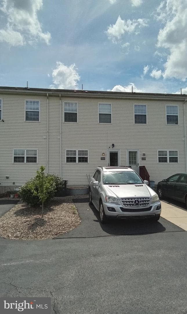 2541 Pickwick St photo 4