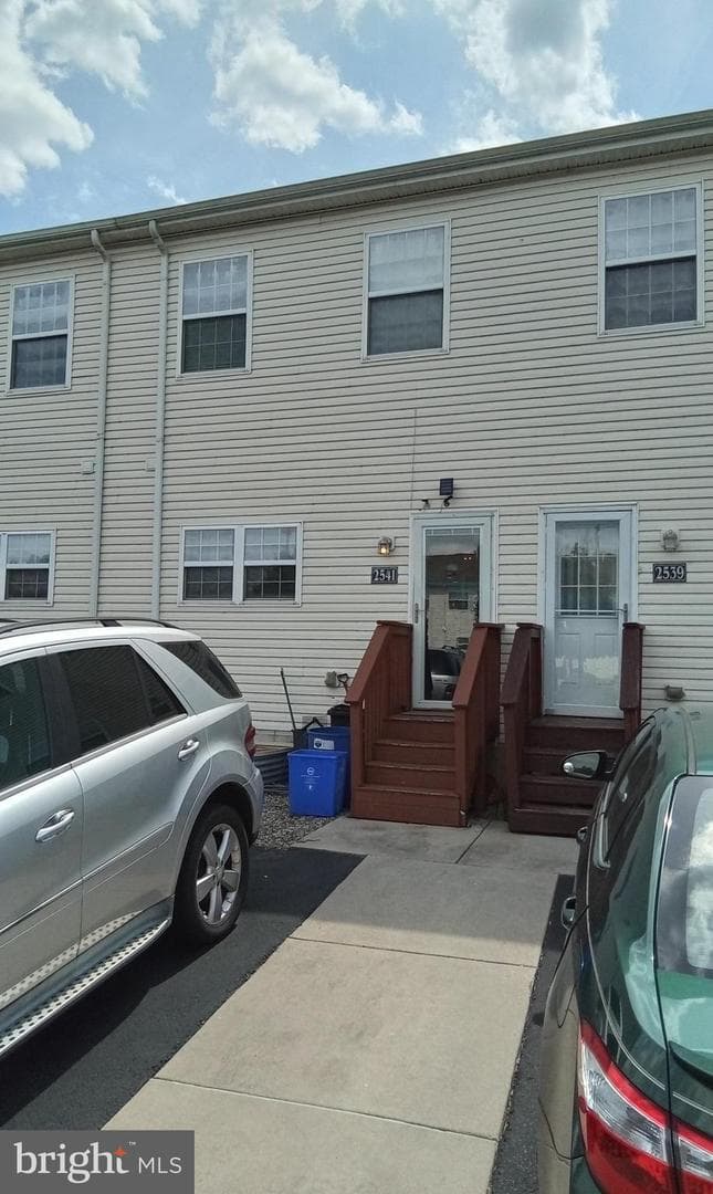 2541 Pickwick St photo 5