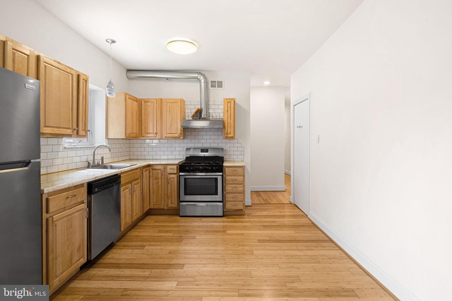550 E Washington Lane photo 8