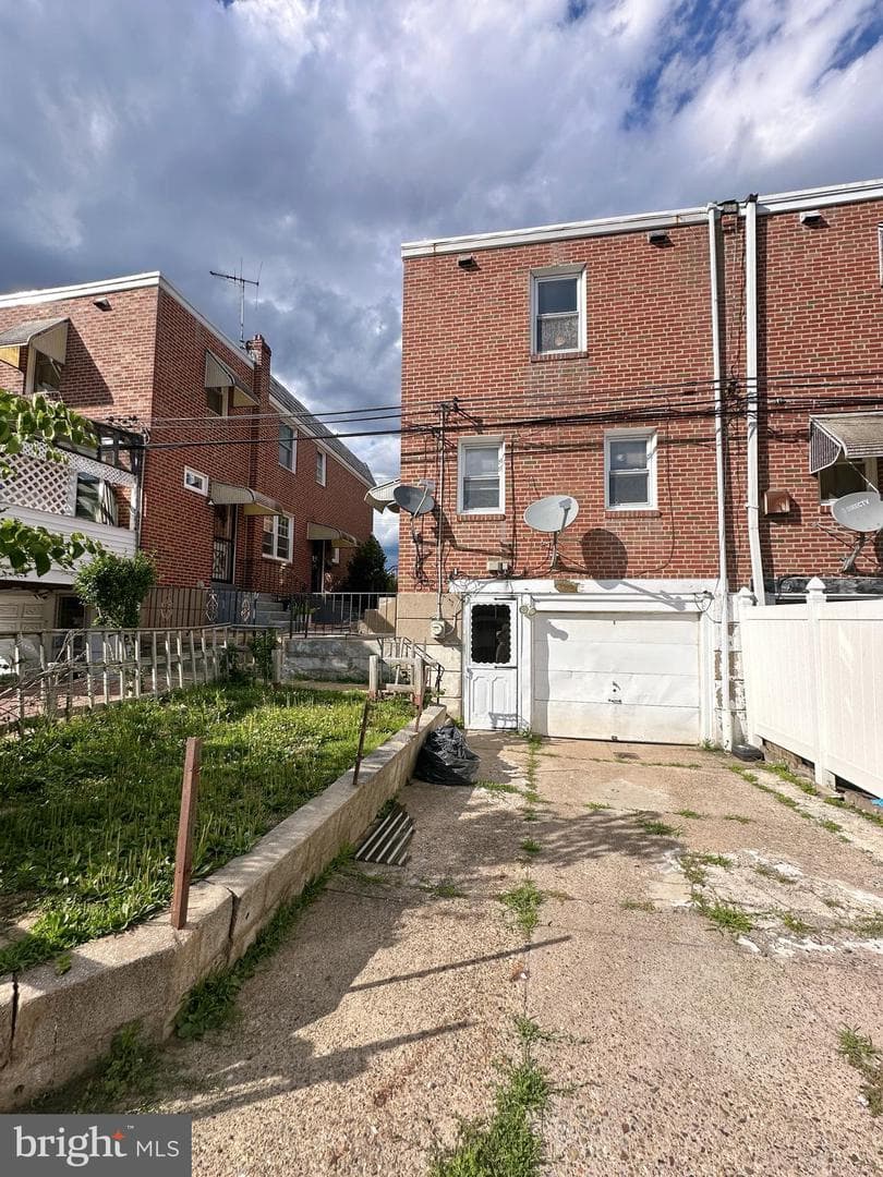 840 Tyson Ave photo 16