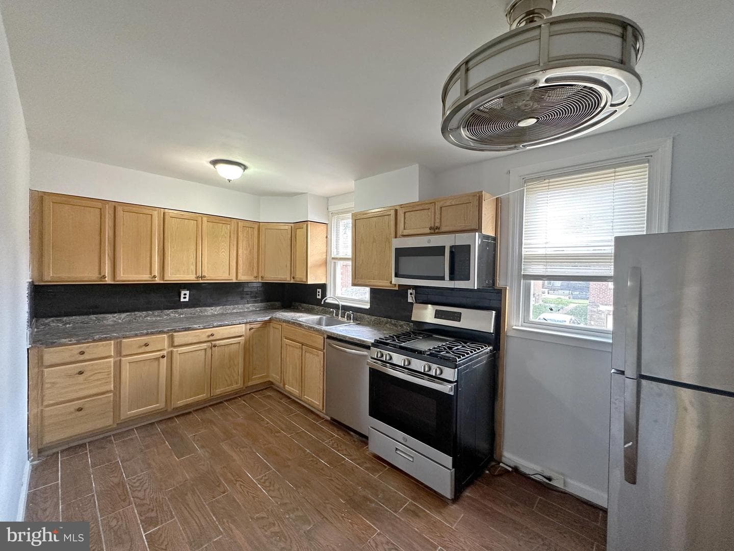 840 Tyson Ave photo 3