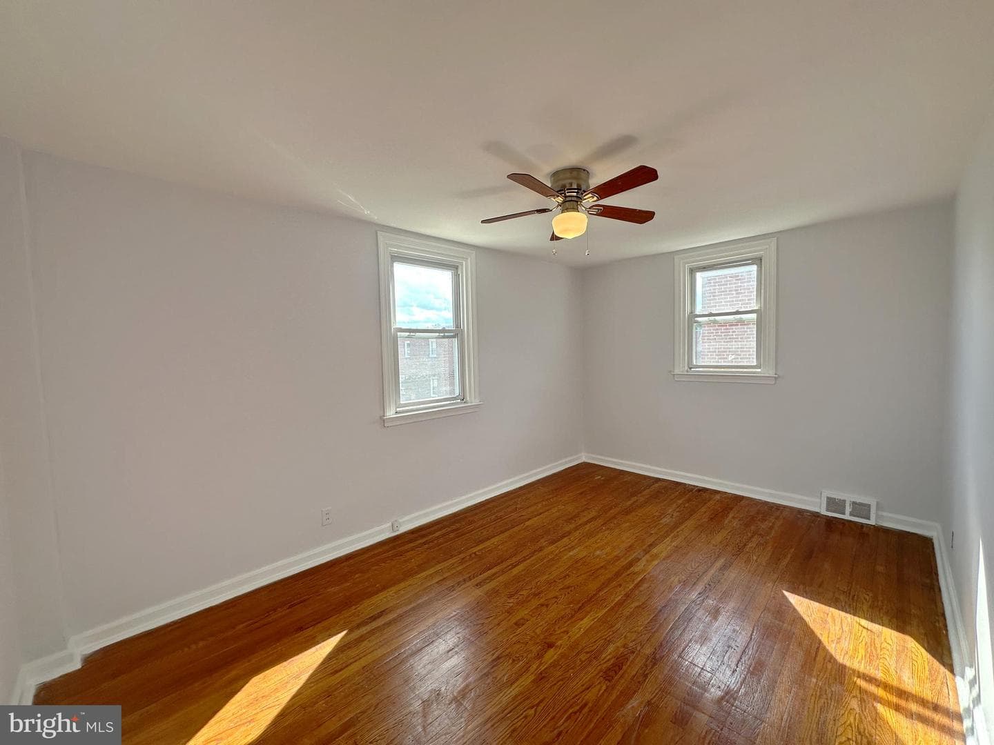 840 Tyson Ave photo 5