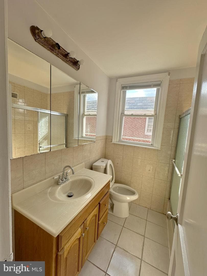 840 Tyson Ave photo 9