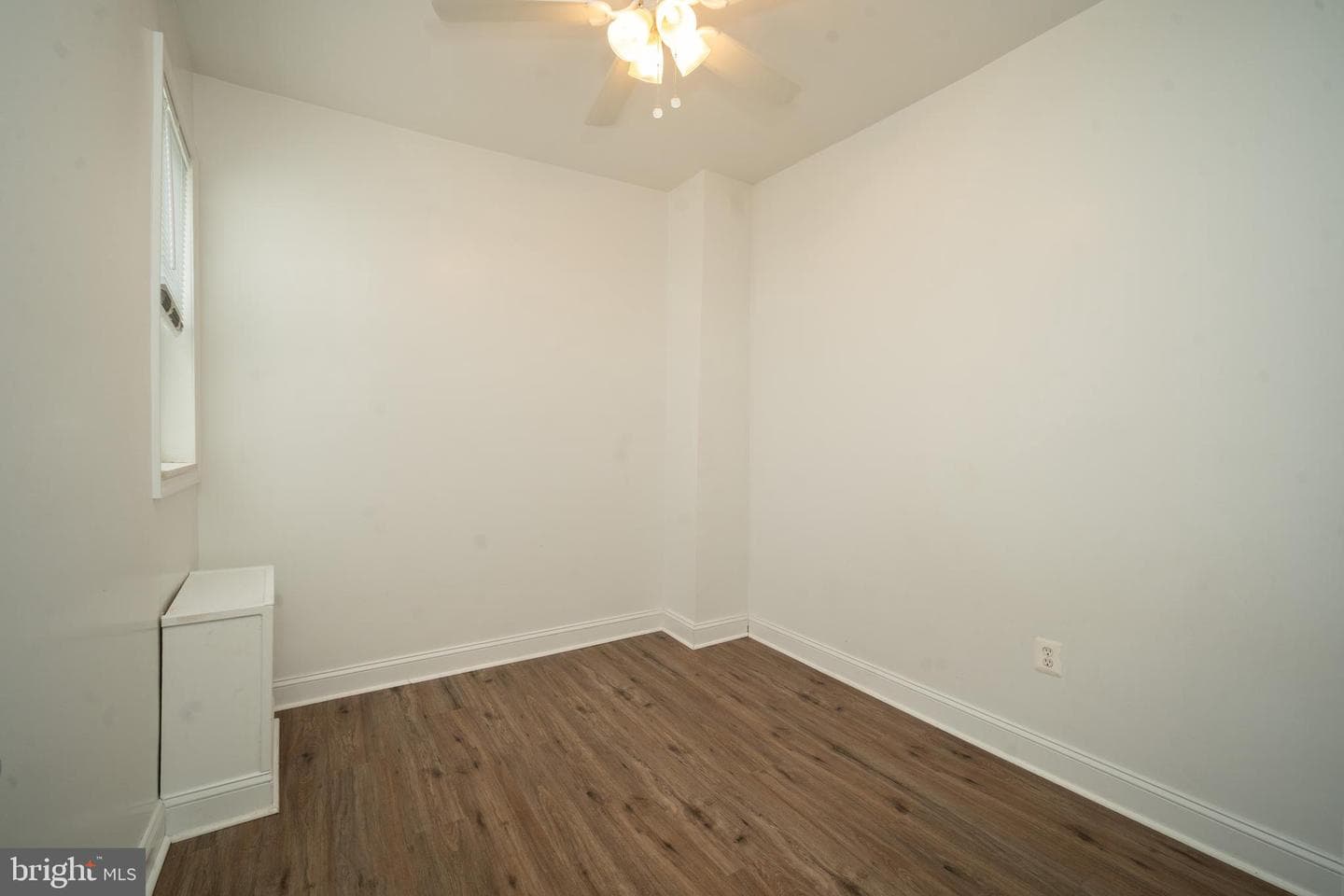 1037 Snyder Avenue photo 16