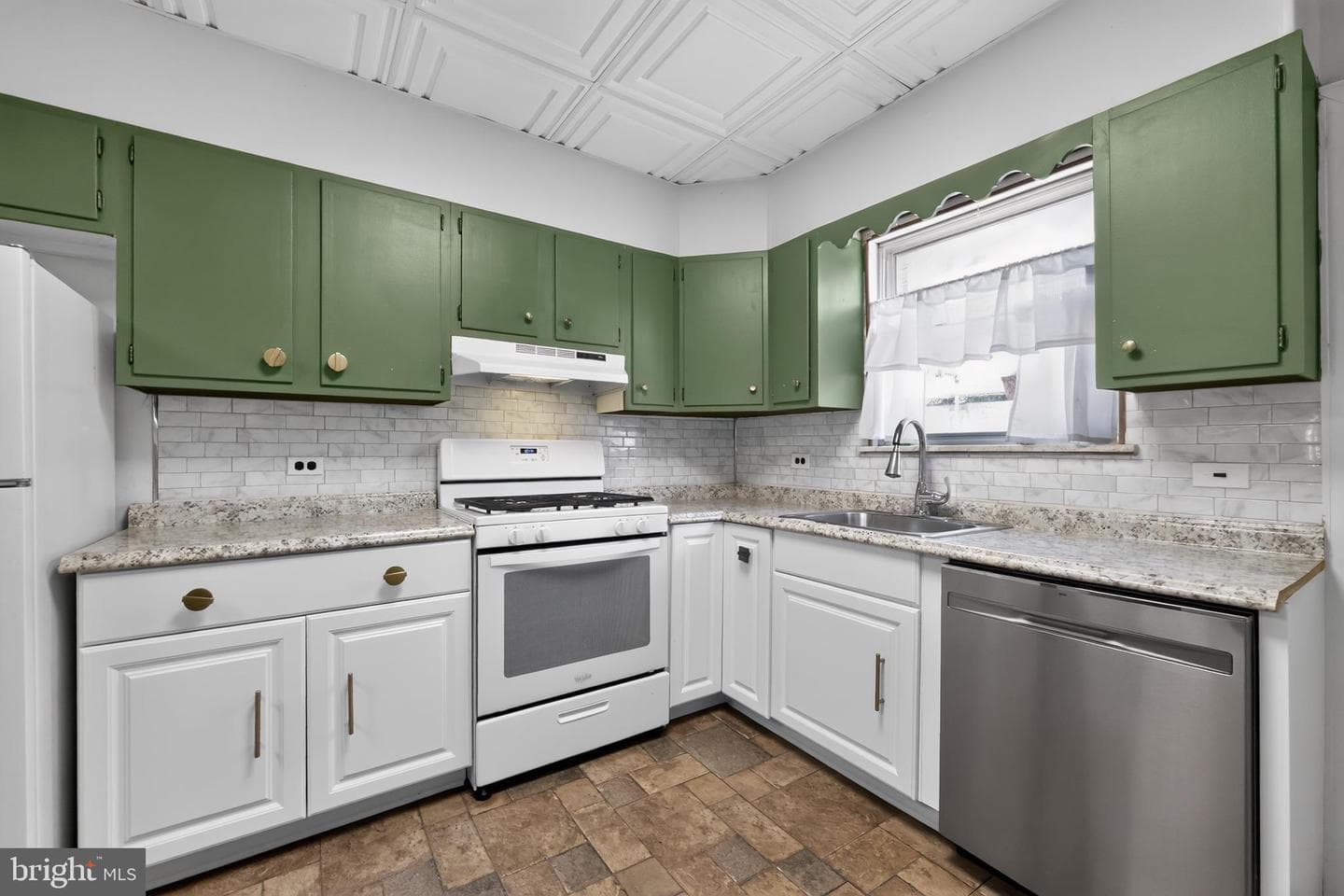 2336 S Chadwick Street photo 9