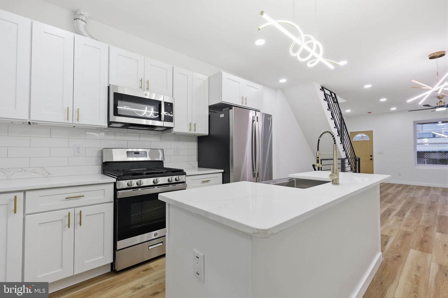 1322 S Lindenwood Street photo 7