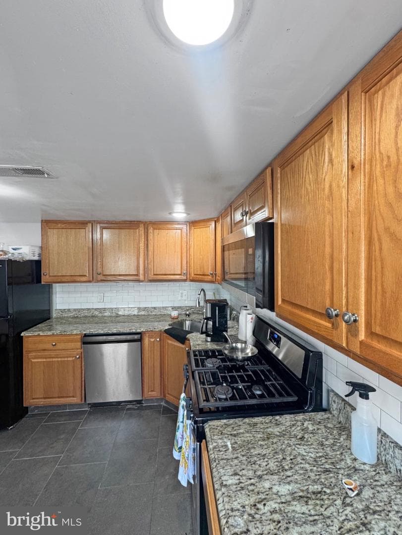 1245 Adams Avenue photo 11