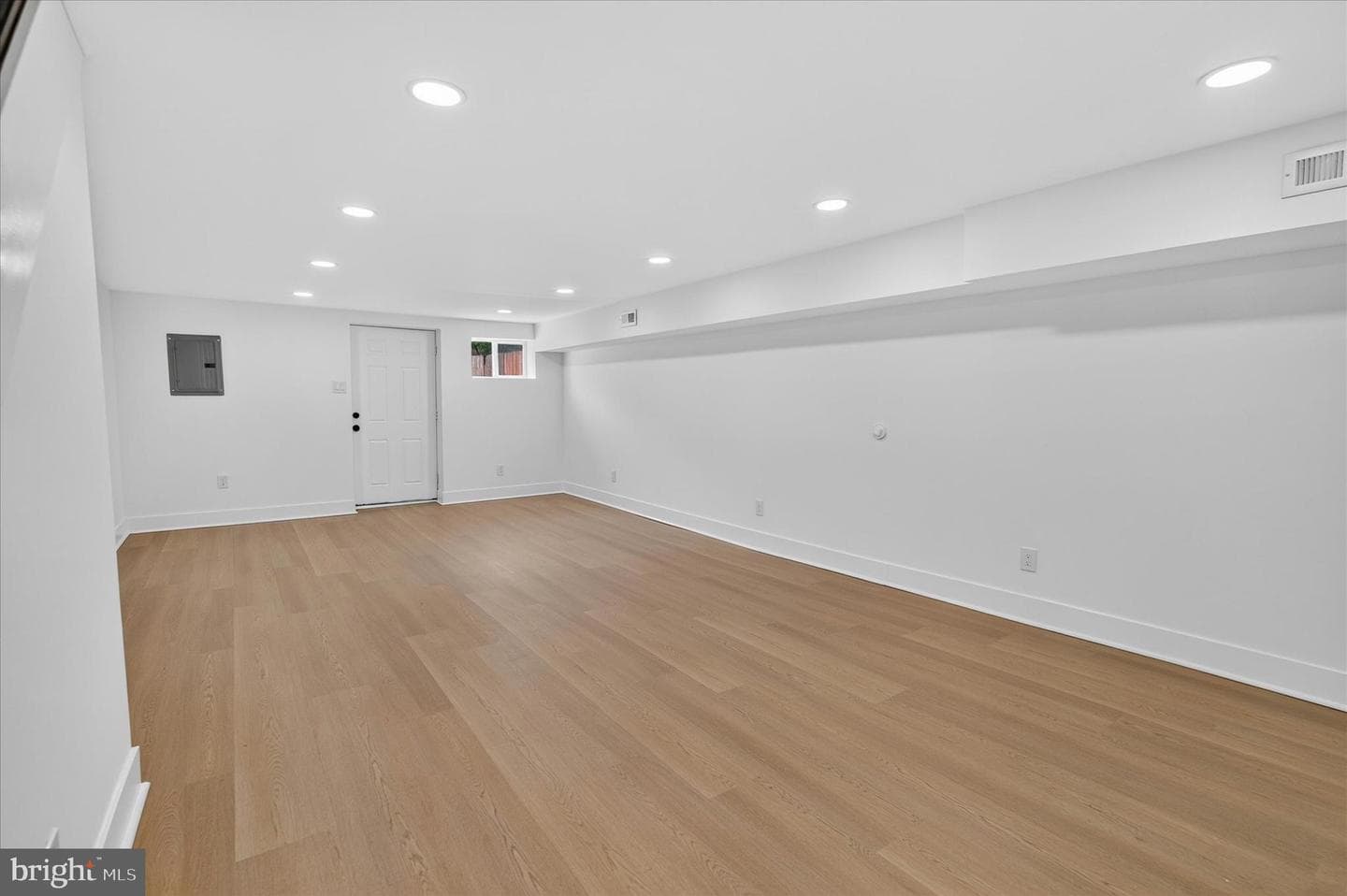 8613 Rugby Street photo 25