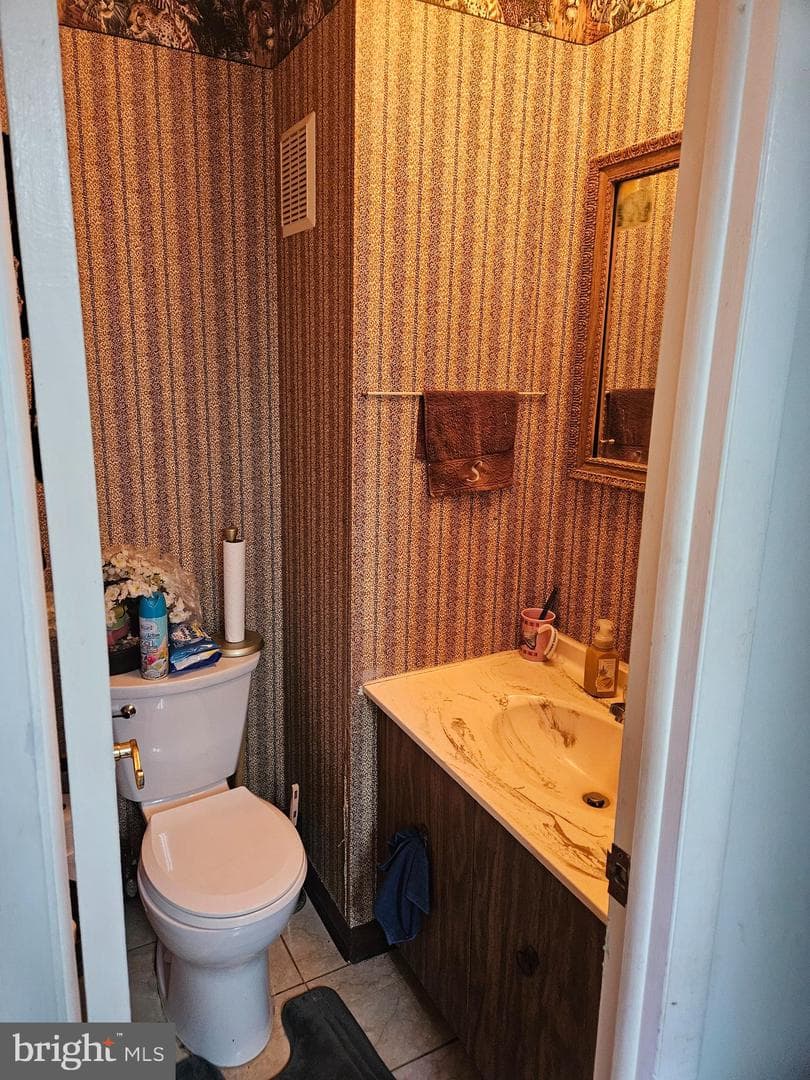 20201 Delaire Landing Road #201 photo 8