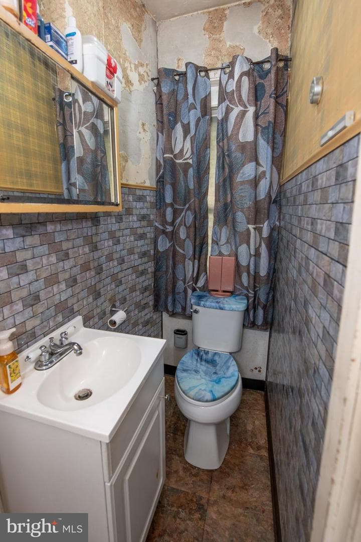 954 Wakeling Street photo 16