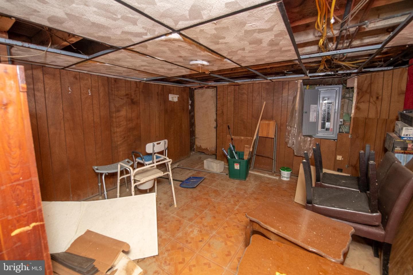 954 Wakeling Street photo 32