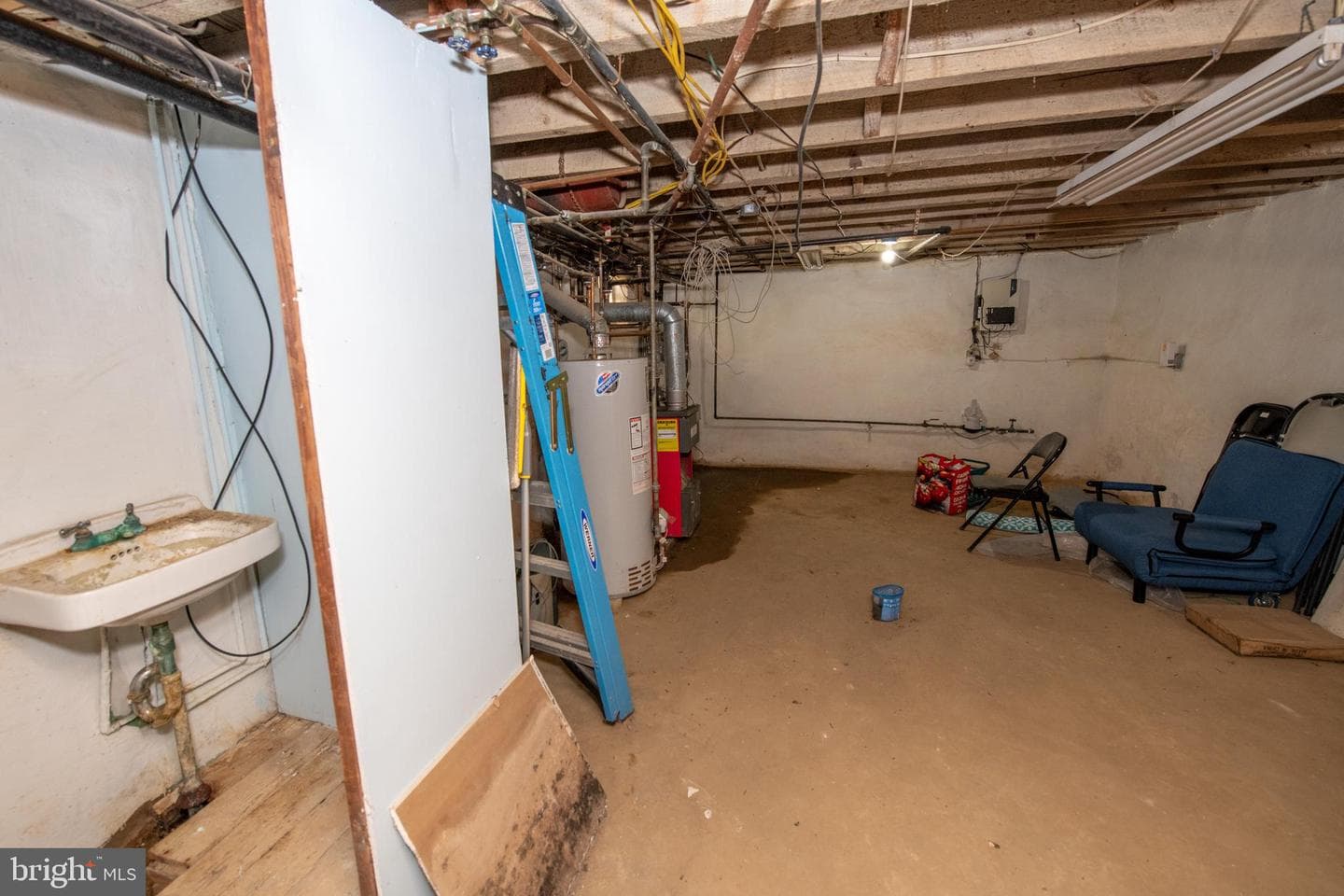 954 Wakeling Street photo 33