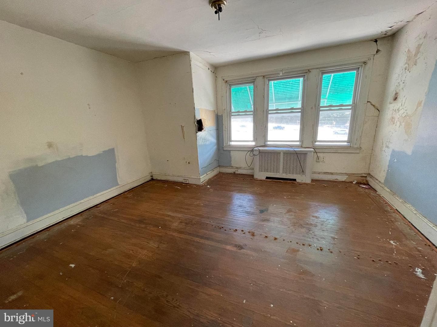 5718 W Oxford Street photo 3