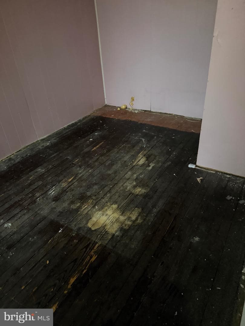 1912 E Glenwood Avenue photo 8