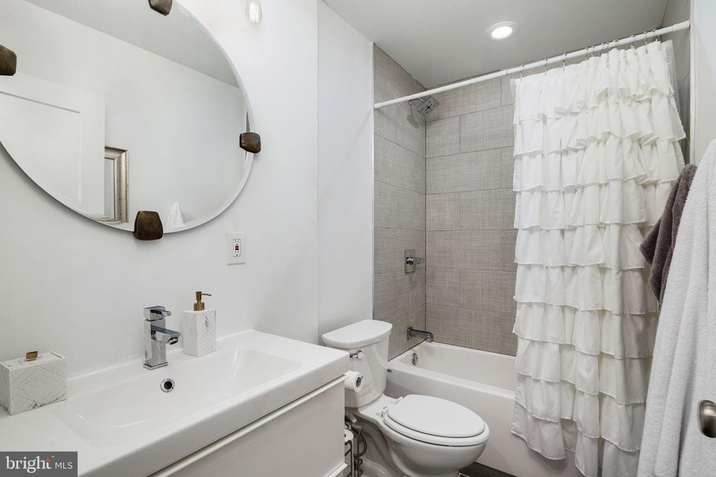 2711 W Jefferson Street #2 photo 11
