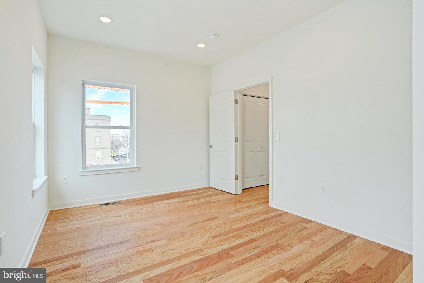 2480 Emerald Street photo 21