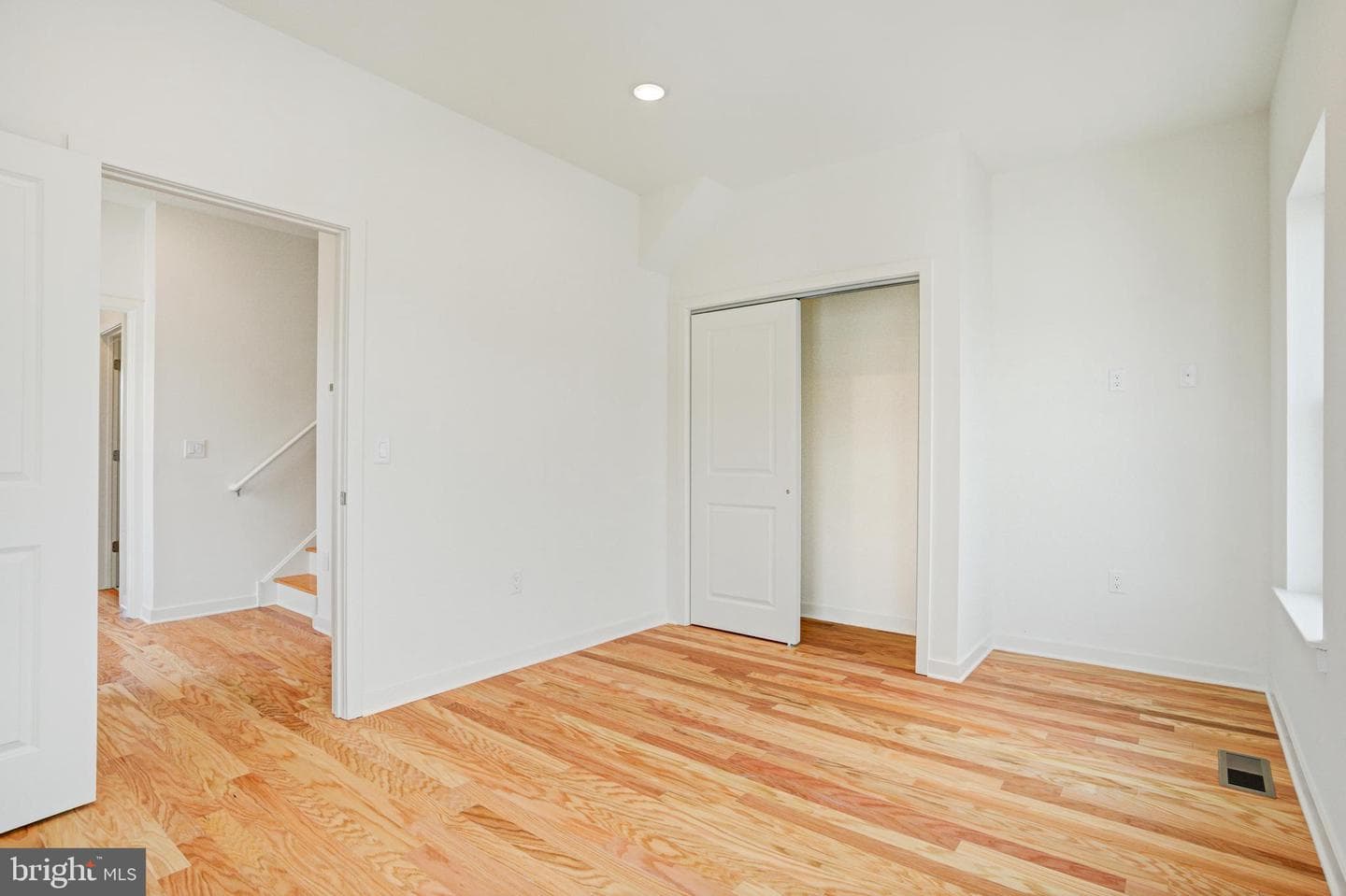 2480 Emerald Street photo 22