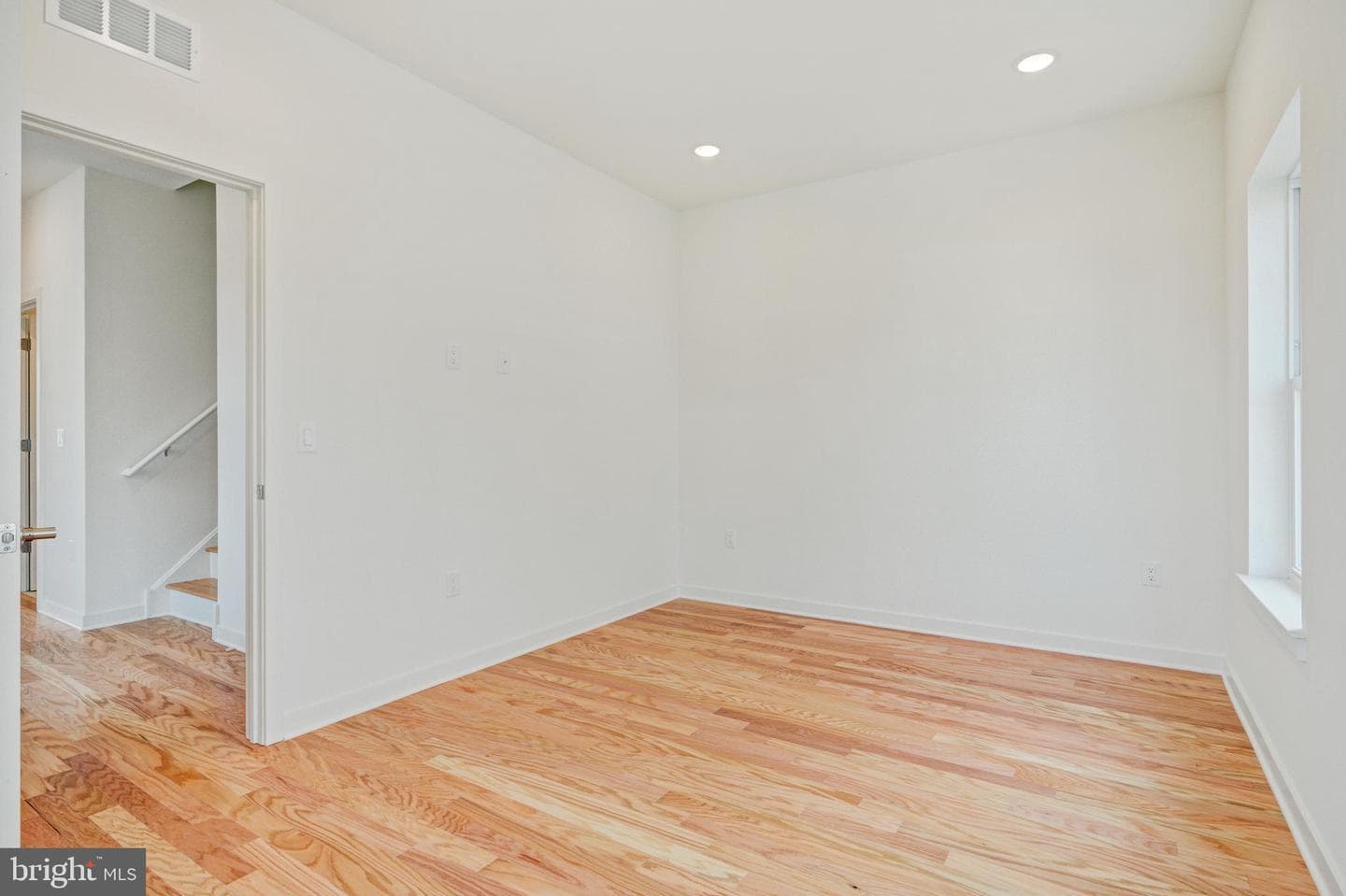 2480 Emerald Street photo 32