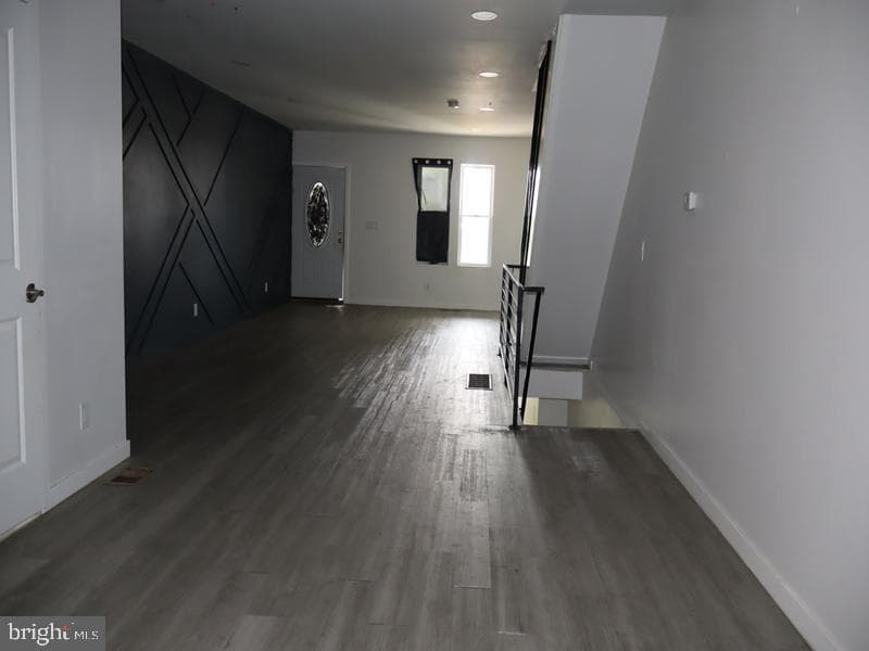 6037 Spruce Street photo 8