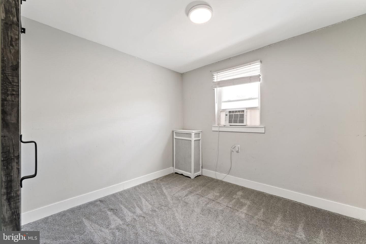 2833 S Sydenham Street photo 16