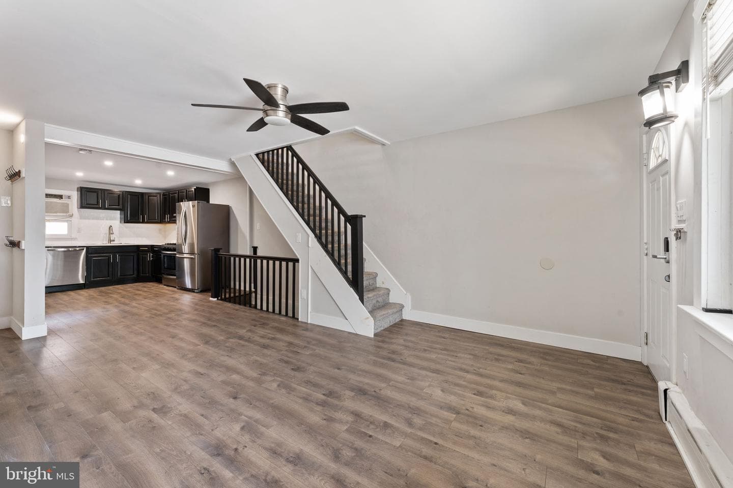 2833 S Sydenham Street photo 4