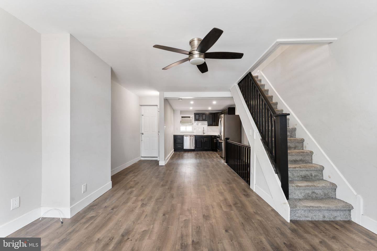 2833 S Sydenham Street photo 5