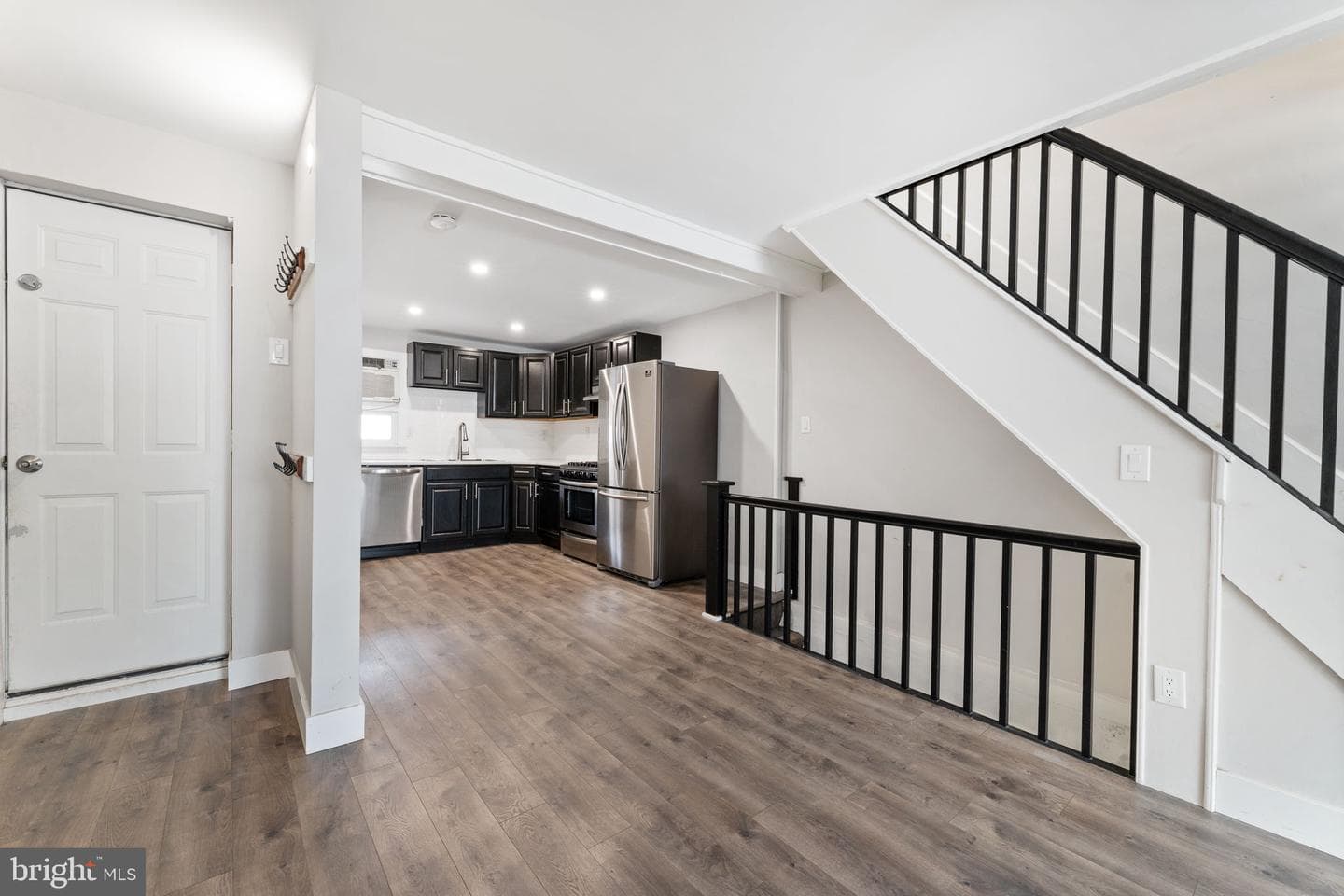 2833 S Sydenham Street photo 8