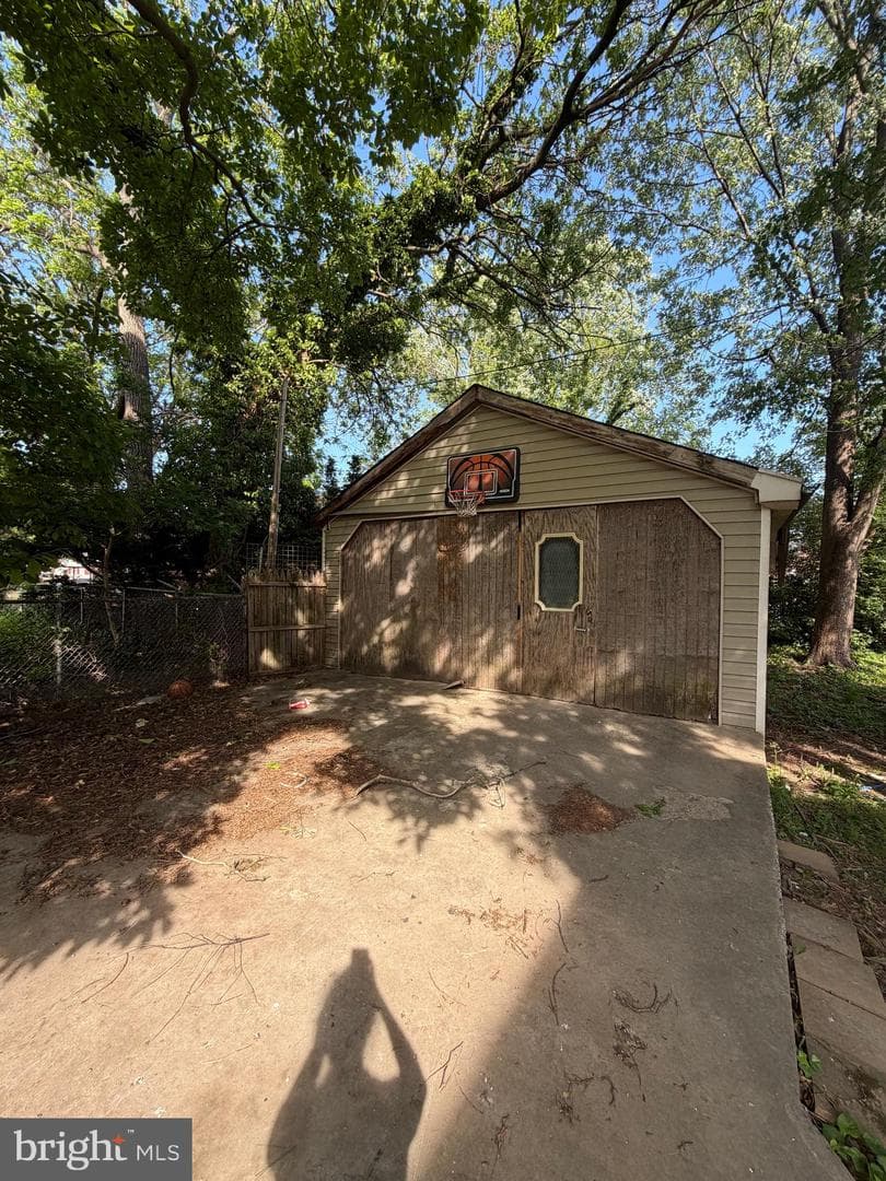 647 Kerper Street photo 23